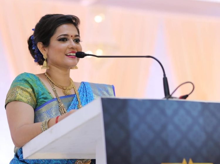 EmceeMonisha-SwathiPalace Launch (1)