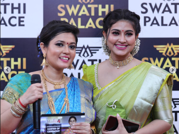EmceeMonisha-SwathiPalaceLaunch